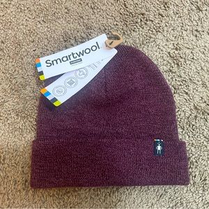 SmartWool Women’s beanie - NWT - Beautiful purple color